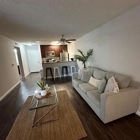 Incredible Two Bedroom Hollywood Apartments Free Parking